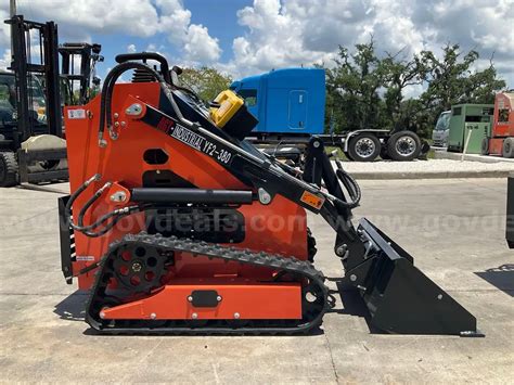 agrotk mini skid steer loader model agt yf2 380|AGROTK YF2.